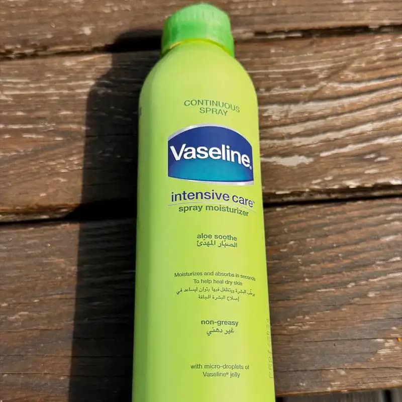 اسپری آبرسان بدن وازلین Vaseline حاوی عصاره آلوئه ورا — تصویر ۳
