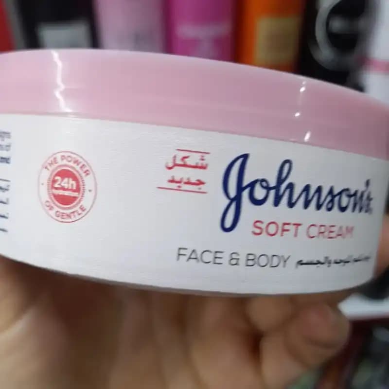 کرم مرطوب کننده جانسون ۲۴ ساعته اصل ایتالیا – Johnson’s — تصویر ۳