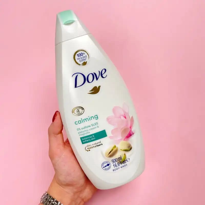 شامپو بدن داو حاوی کرم پسته و رایحه گل مگنولیا Dove نرم‌کننده و لطافت‌بخش پوست — تصویر ۲