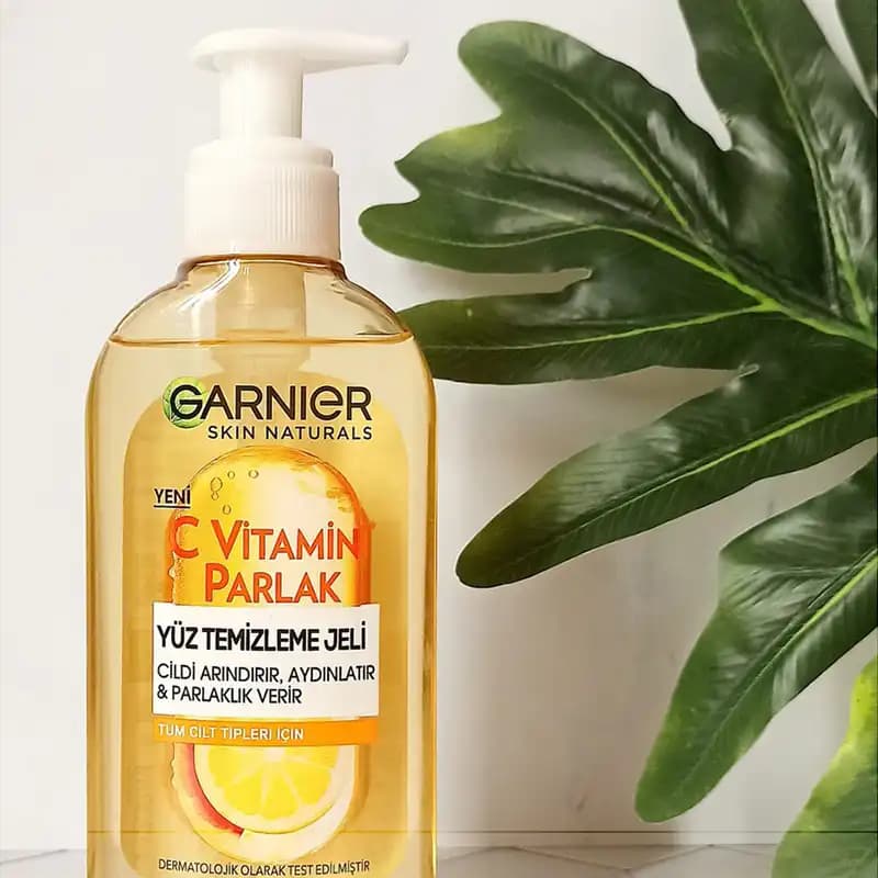 ژل شستشوی صورت گارنیر مدل ویتامین سی Vitamin C | روشنکننده و ضدلک — تصویر ۴