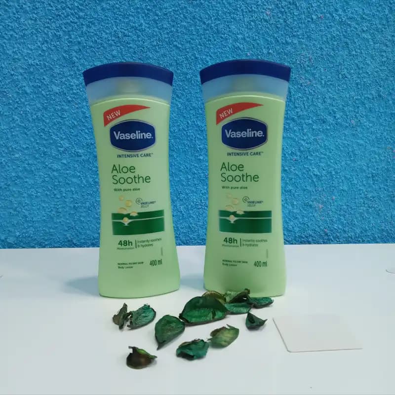 لوسیون بدن وازلین آلوئه ورا Aloe Soothe – رطوبت‌رسانی فوری به پوست‌های خشک — تصویر ۵