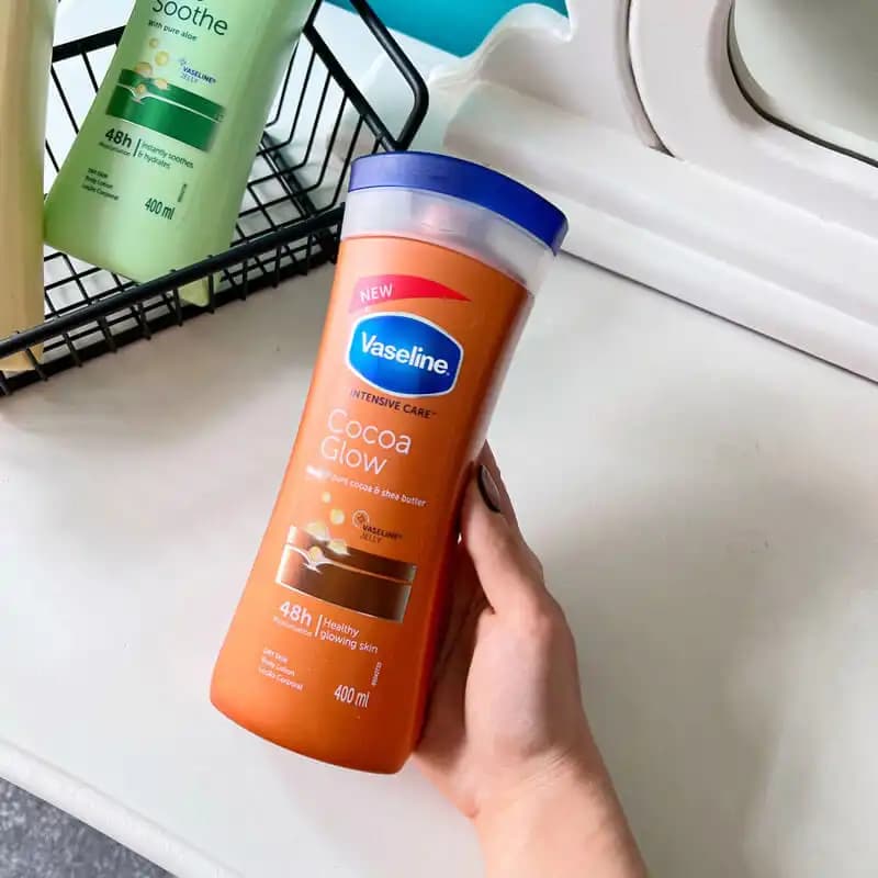 لوسیون بدن کاکائو وازلین Cocoa Glow – تغذیه و درخشش پوست خشک — تصویر ۴