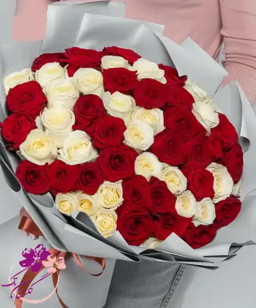 دسته گل رز سفید قرمز