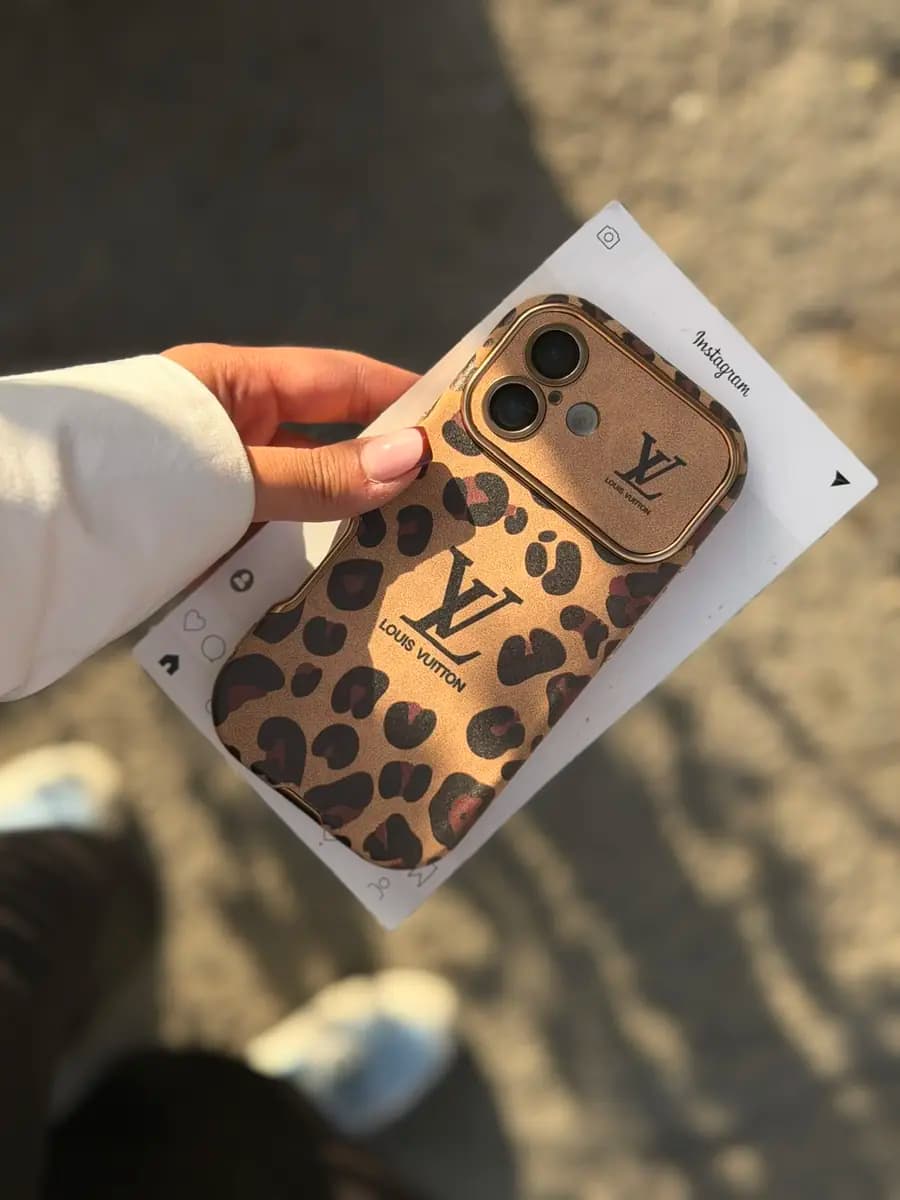 قاب آیفون Louis Vuitton Leopard Golden