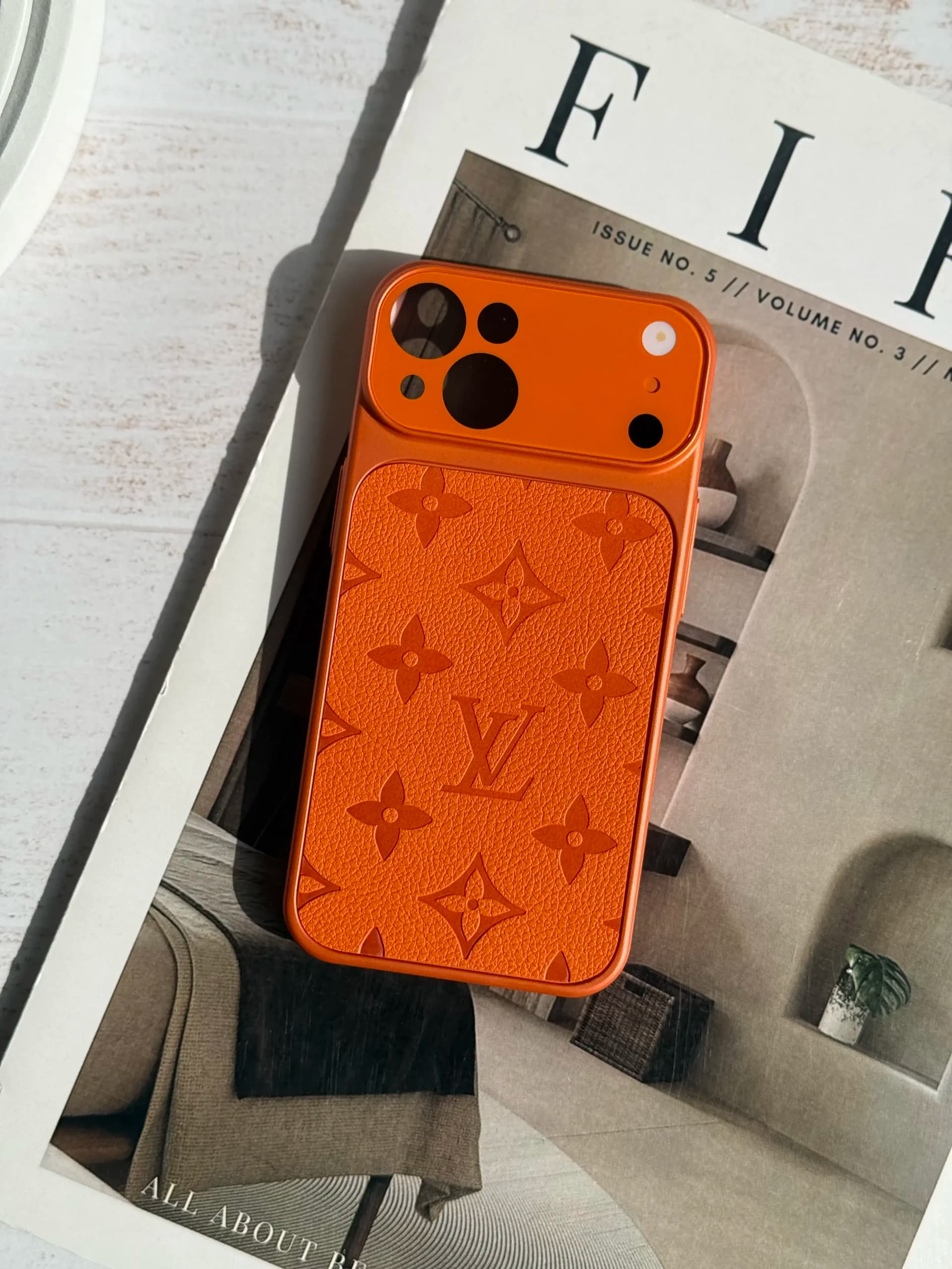 قاب آیفون Orange LV — تصویر ۶