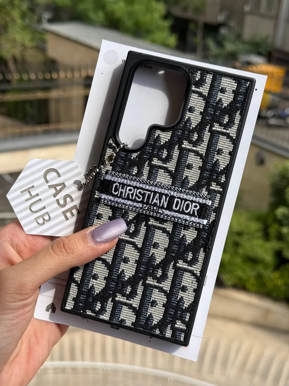قاب آیفون Christian Dior گلدوزی — تصویر ۹