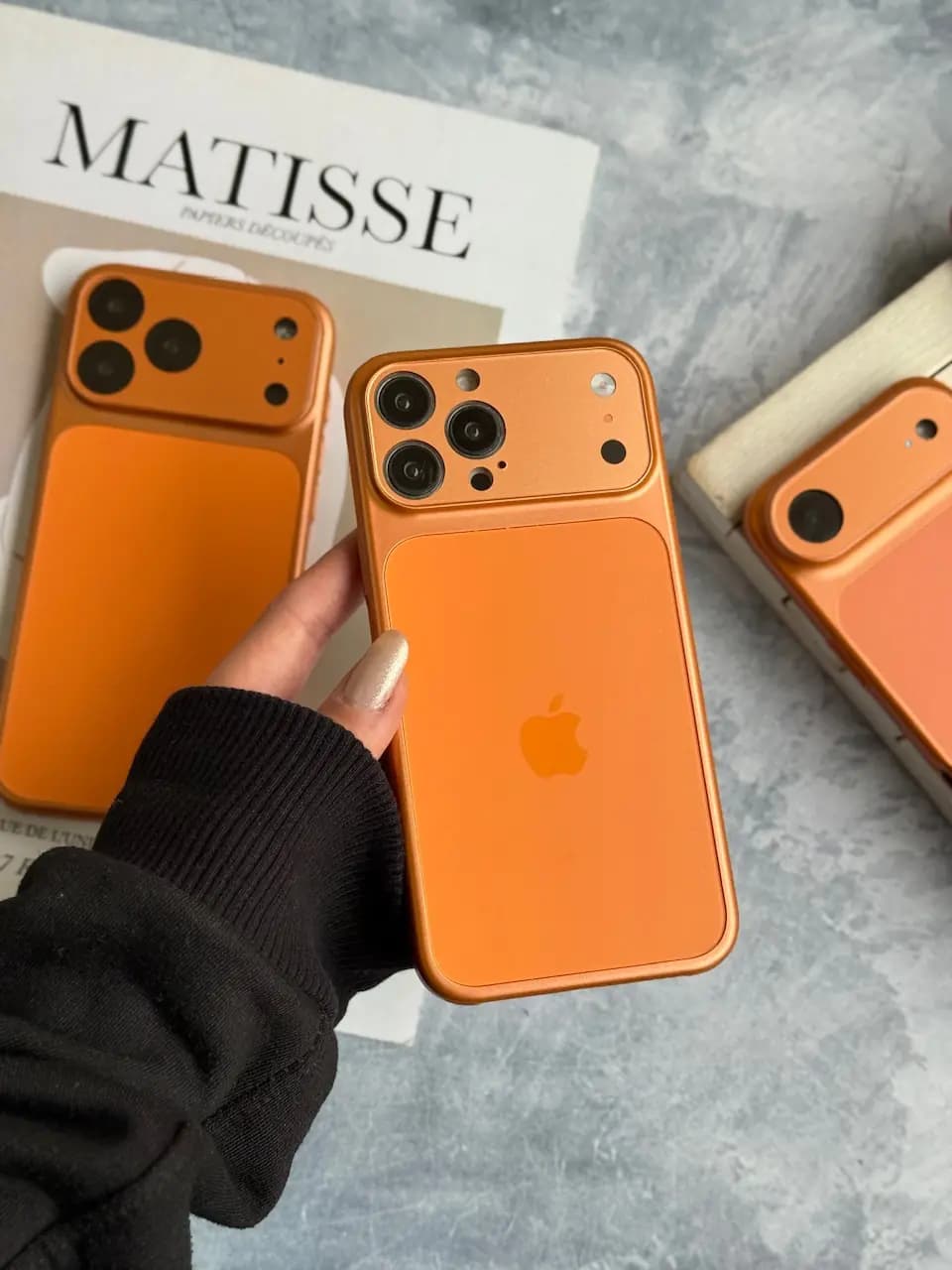 قاب آیفون Orange AG with Apple logo با مگ سیف — تصویر ۶