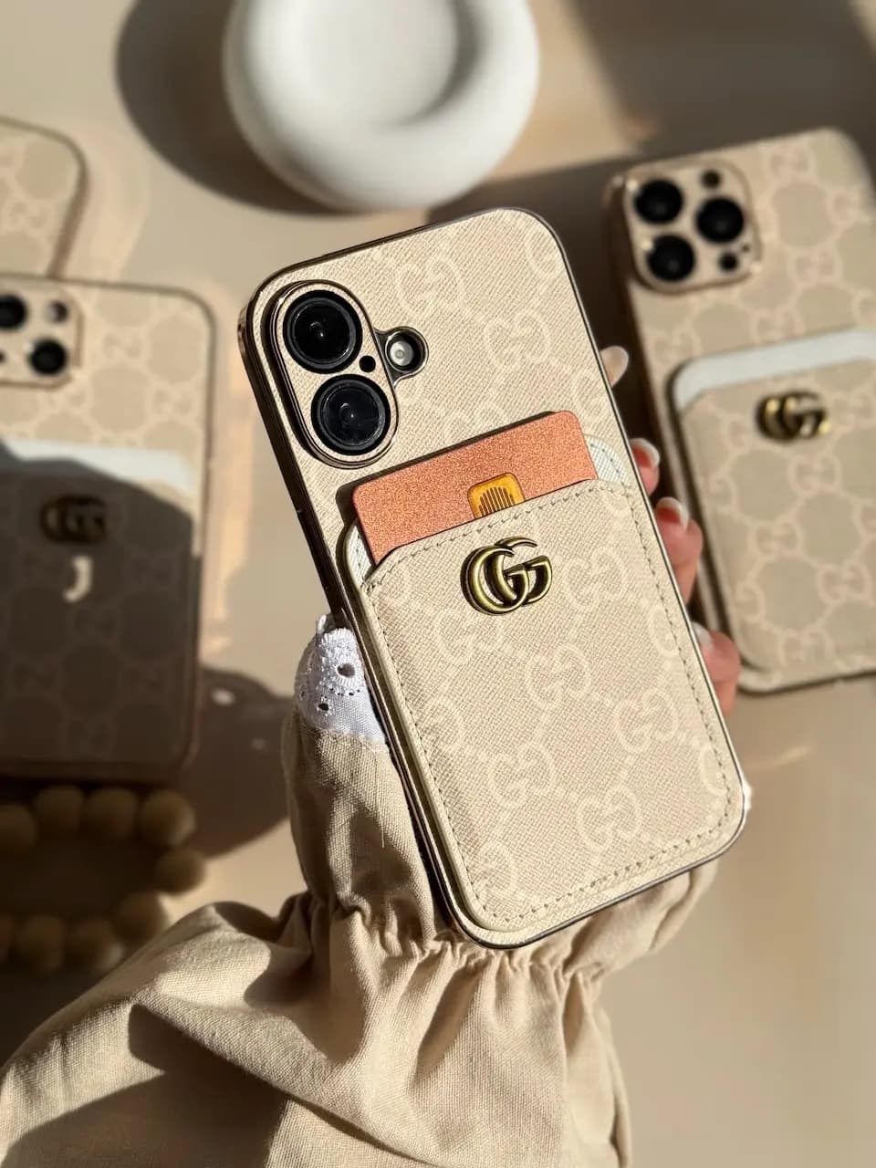 قاب آیفون Gucci GG جاکارتی — تصویر ۳
