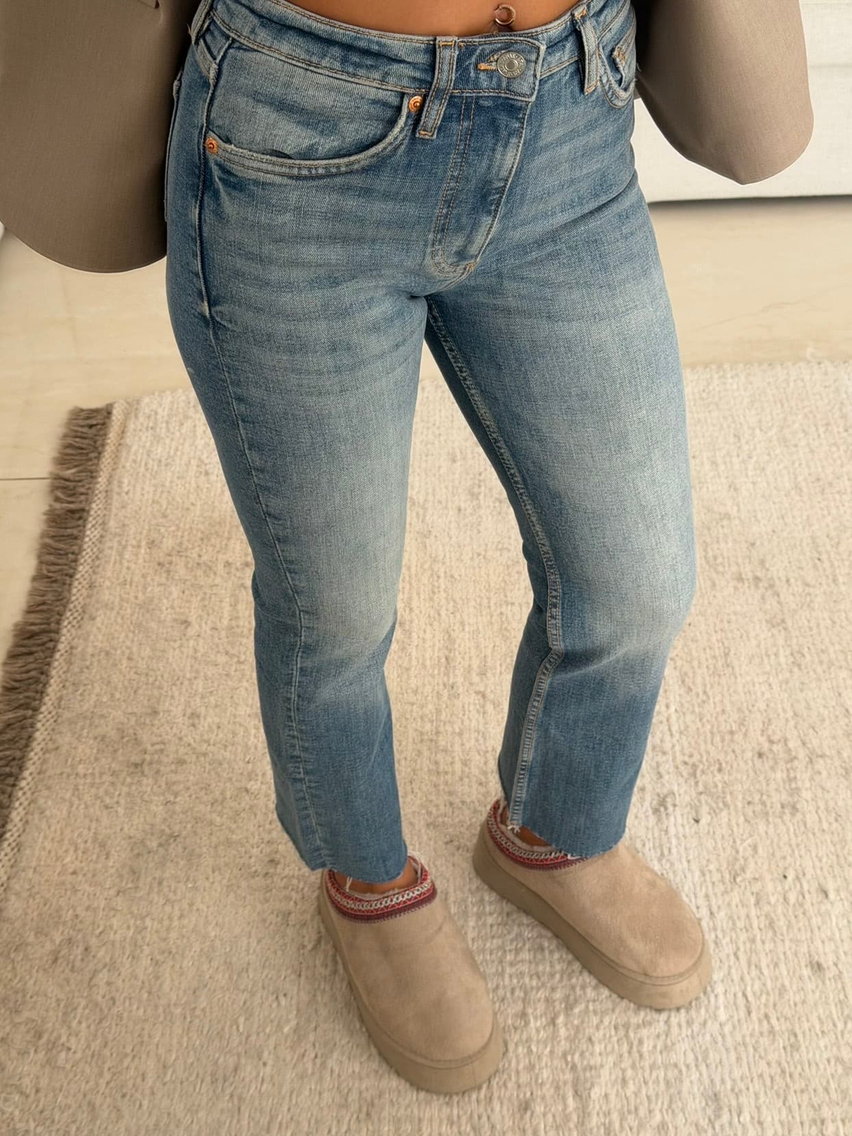 Zara Cropped Flare Jean nordic Blue 2 — تصویر ۴