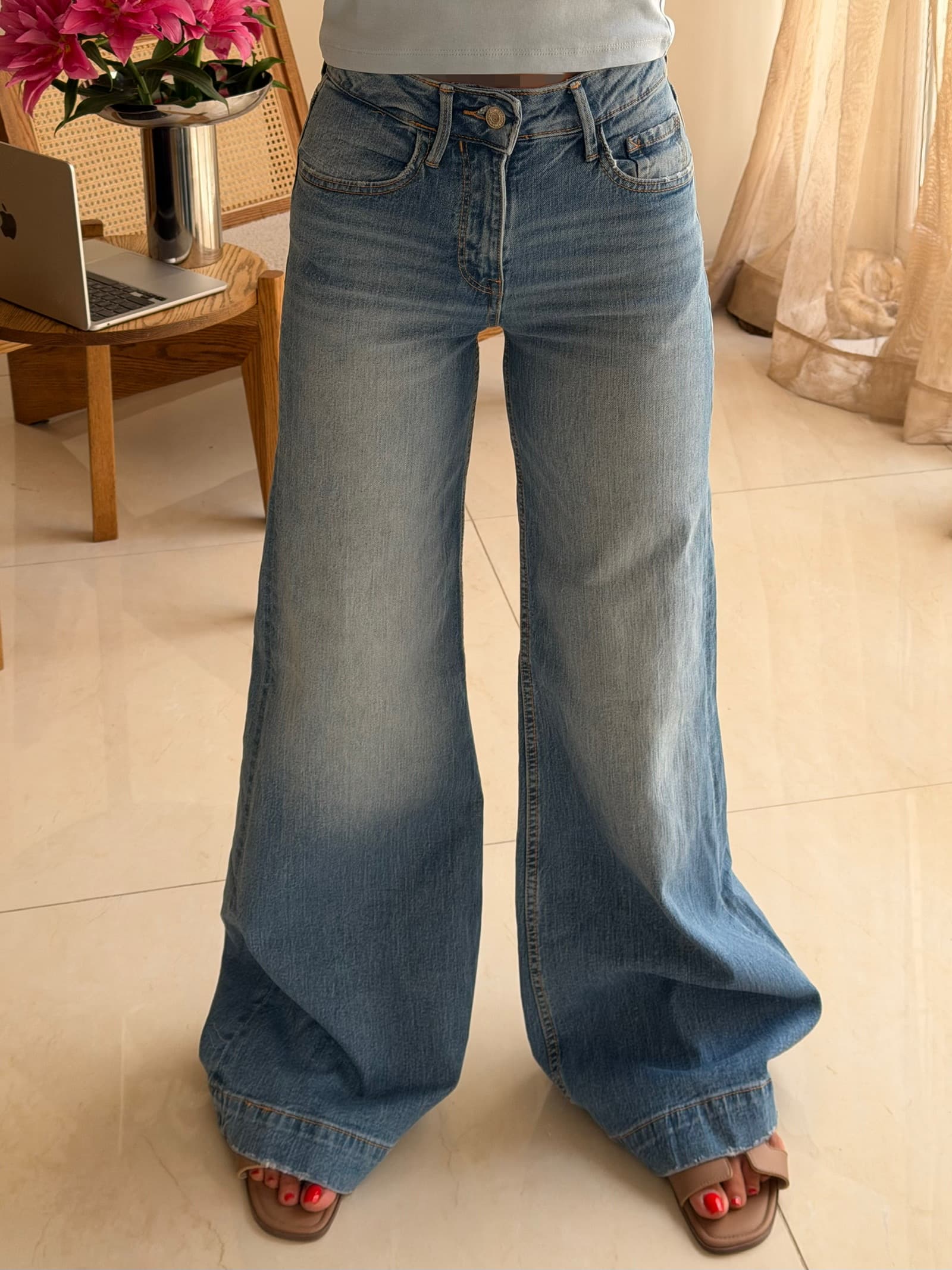 Stradivarius Super Wide Jeans | شلوار جین سوپر واید آبی کلاسیکِ استرادیواریوس — تصویر ۳