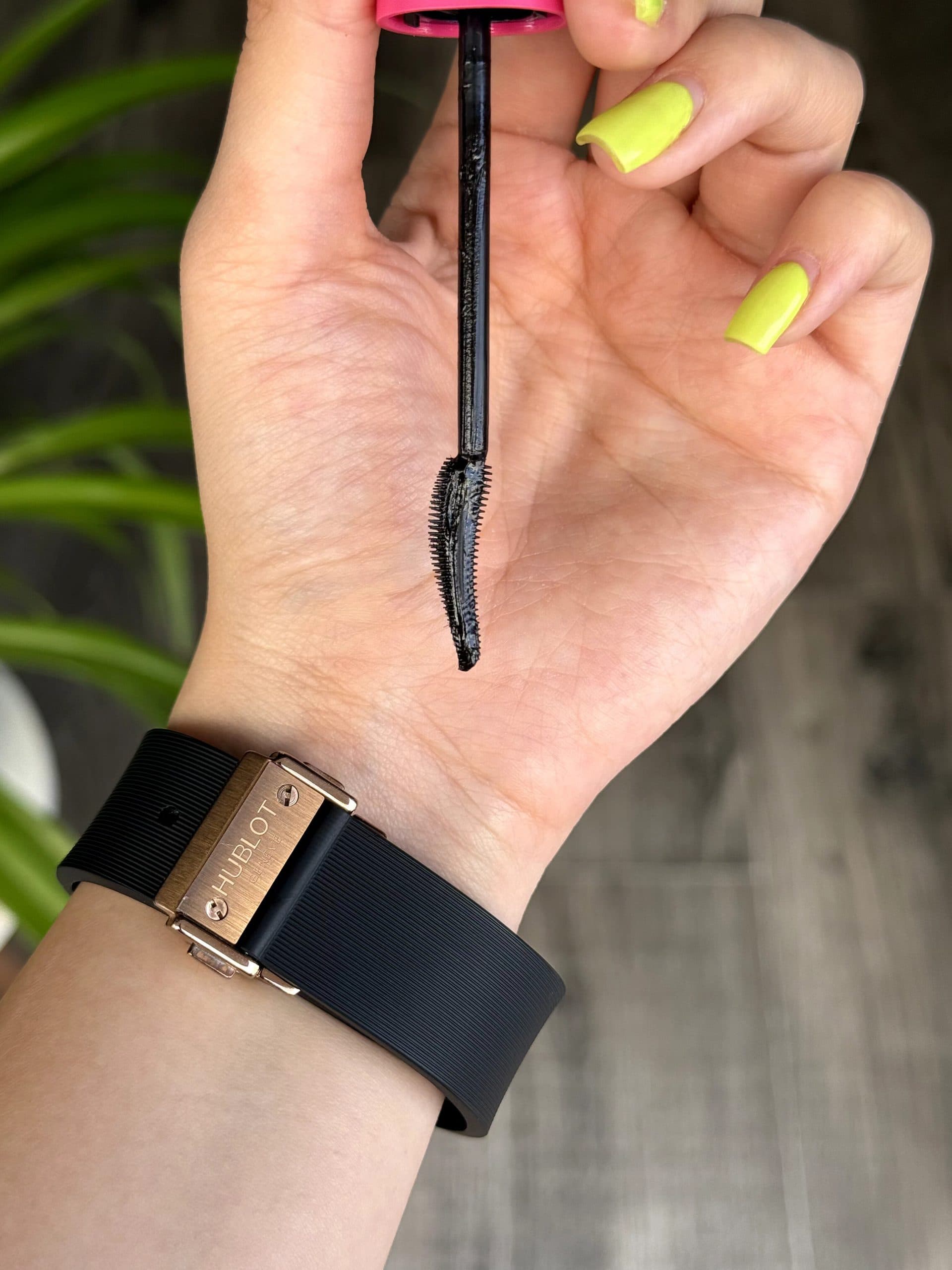 ریمل حجم دهنده و حالت دهنده سوزنی شیگلم Sheglam مدل Lashlighter Up And Out Mascara — تصویر ۳