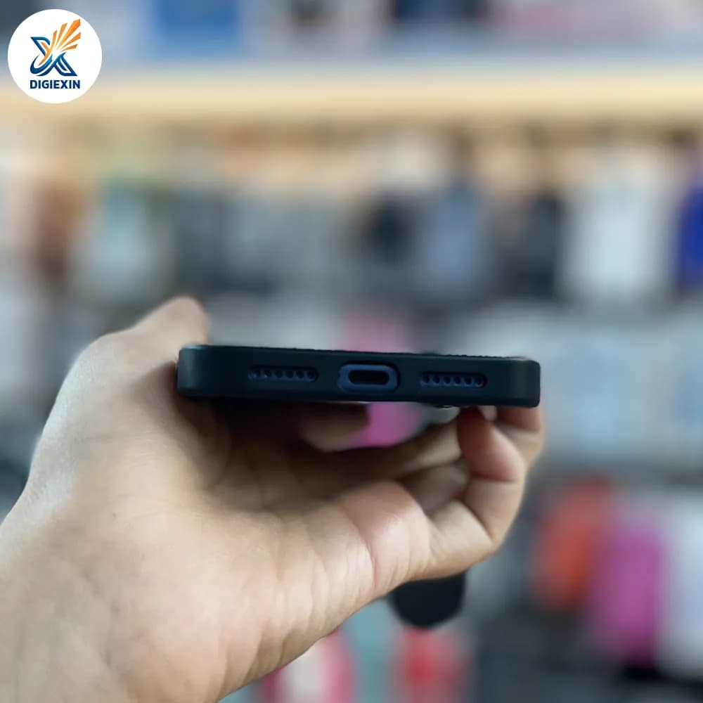 کاور چرمی مدل Unique Case مناسب برای iPhone 17 Pro Max — تصویر ۶