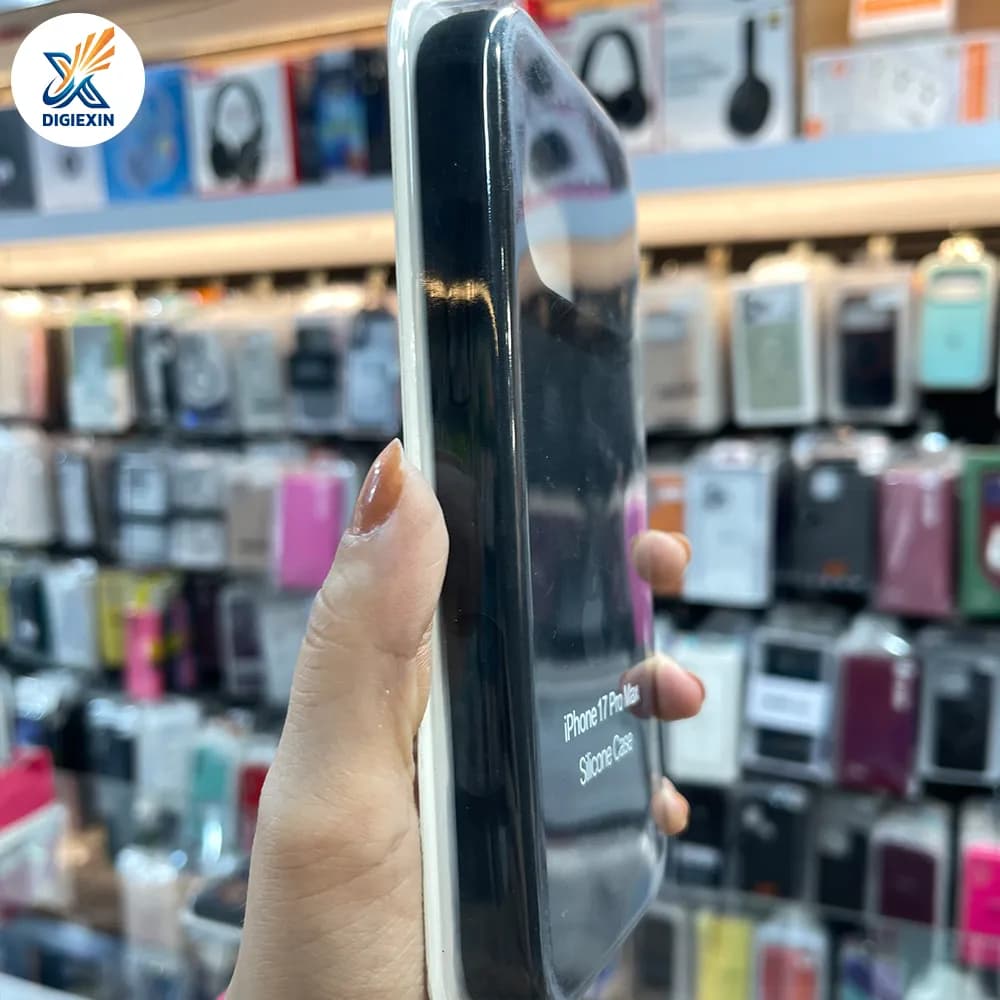 کاور سیلیکونی اورجینال مناسب آیفون ۱۷ پرو مکس — تصویر ۹
