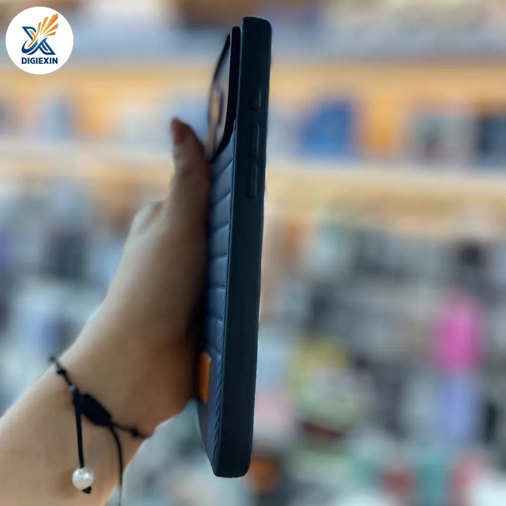 کاور Mont Blanc چرم بالشتی اورجینال اسپرت برای آیفون 17 پرومکس — تصویر ۷