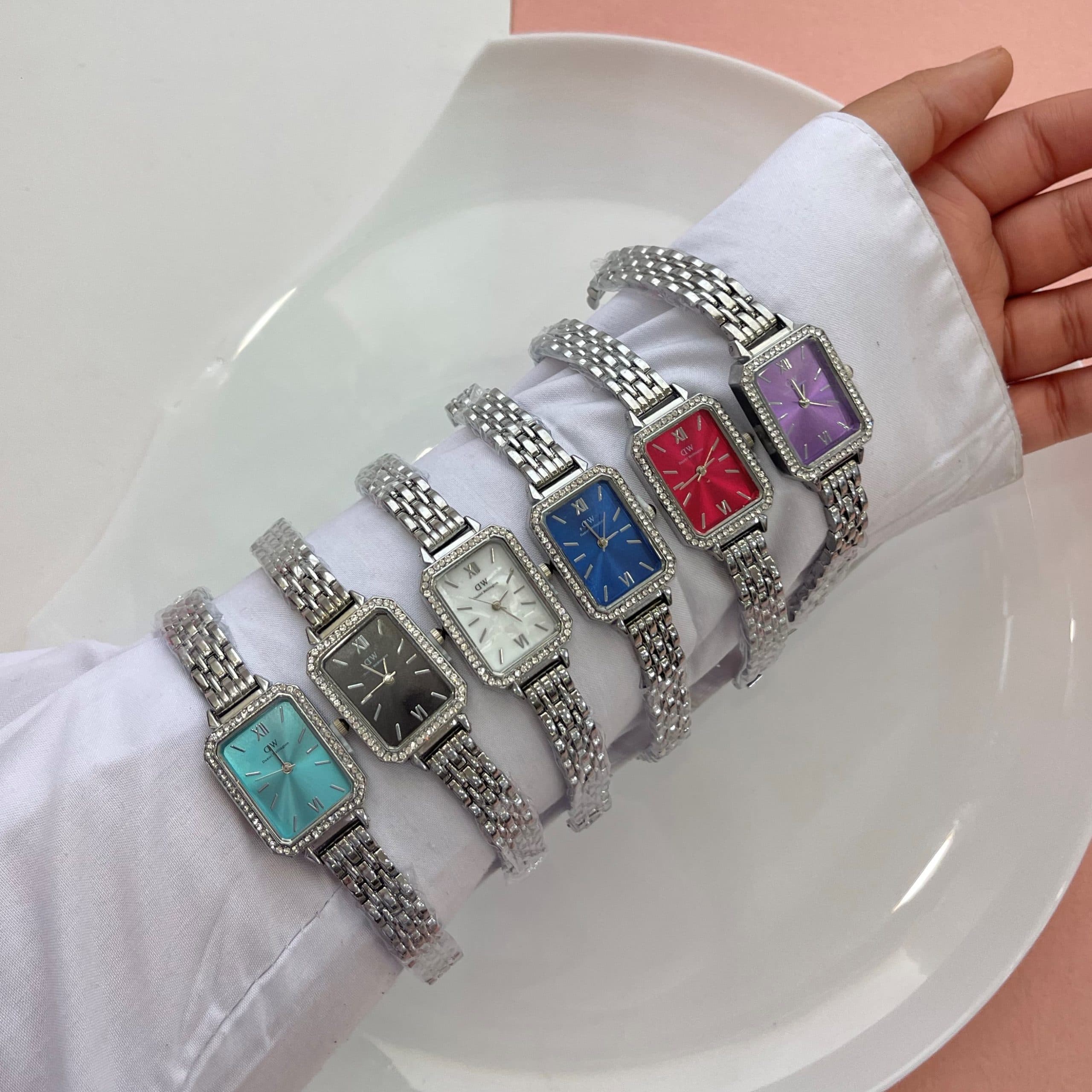 ساعت DW صفحه رنگی — تصویر ۲