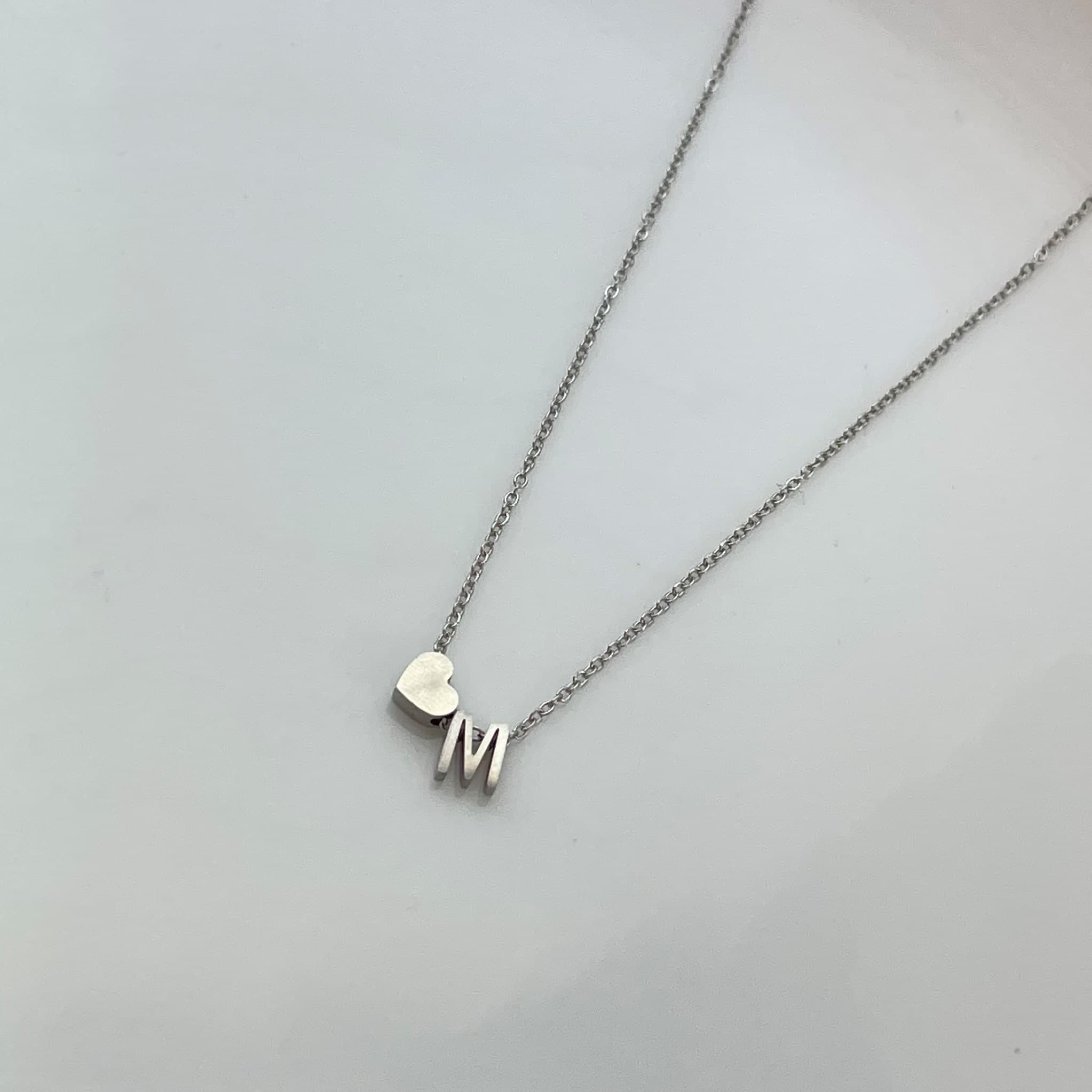 گردنبند M و قلب