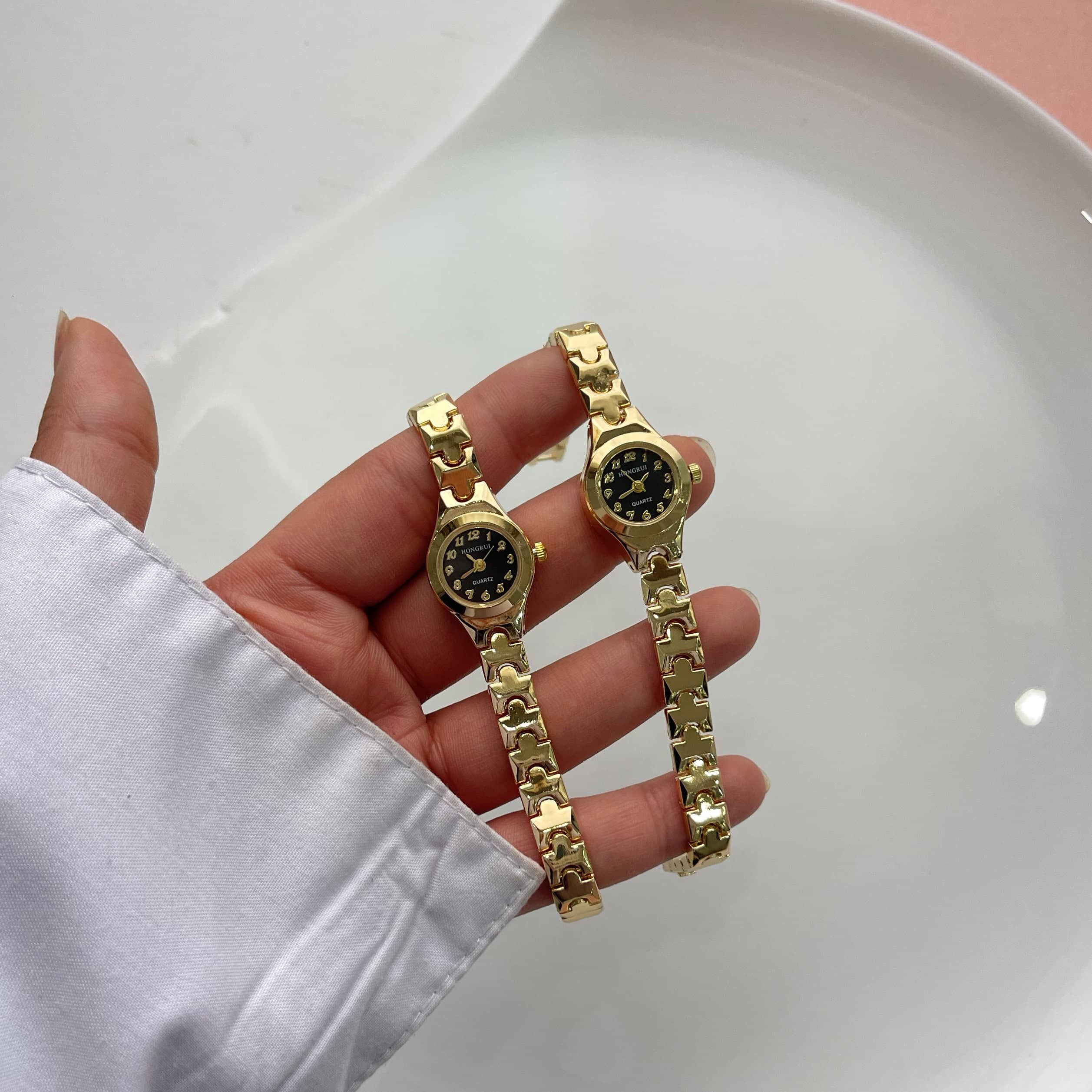 ساعت هانگری طلایی — تصویر ۳
