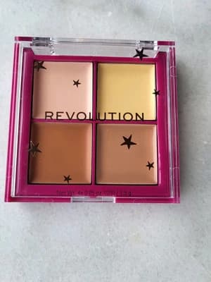 پالت کانتور کرمی چهار رنگ رولوشن | Revolution Cream Contour Quad Mini Palette — تصویر ۲