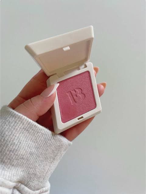 رژگونه پودری فنتی بیوتی مدل Cheeks Suede — تصویر ۵
