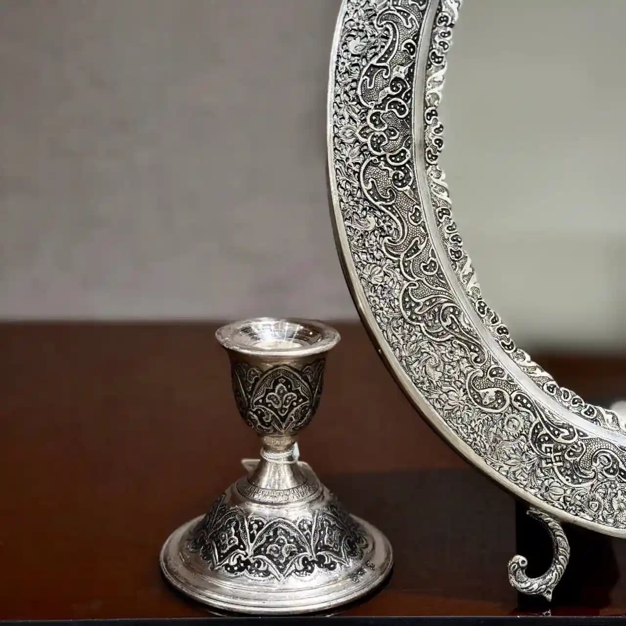 ست آینه بیضی و شمعدان پایه کوتاه نقره مشبک اعلا — تصویر ۳