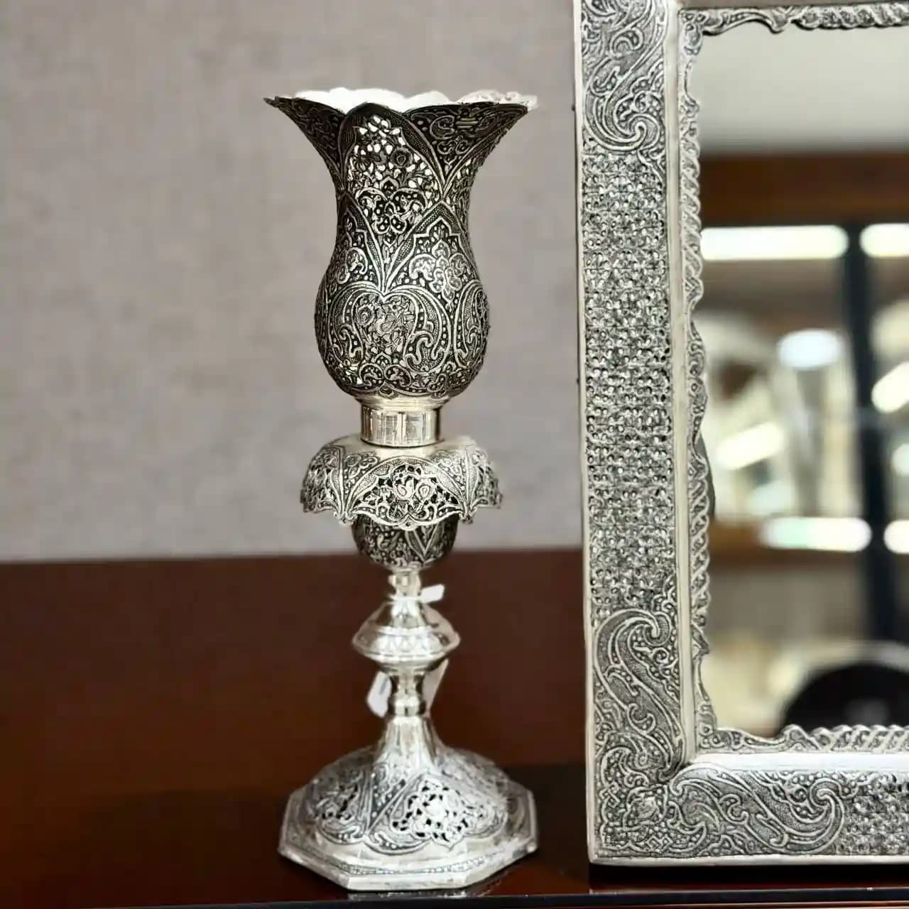 ست آینه مستطیل تاجدار و شمعدان لاله مشبک اعلا — تصویر ۳