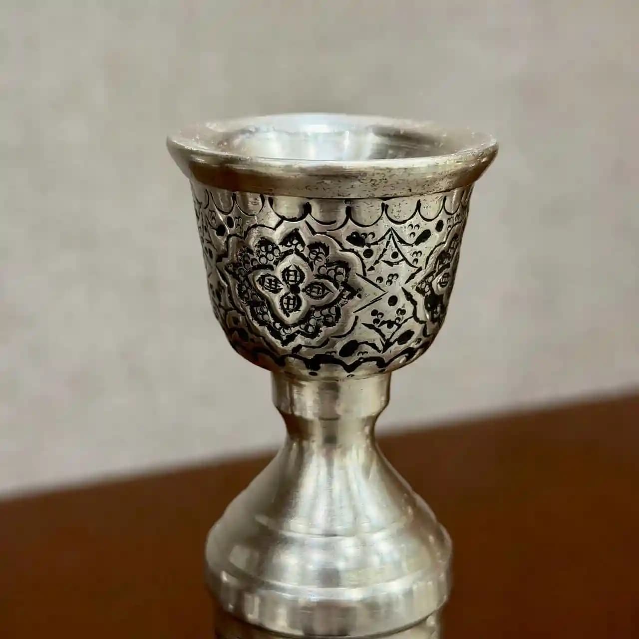 شمعدان پایه بلند نقره قلم اسلیمی — تصویر ۴