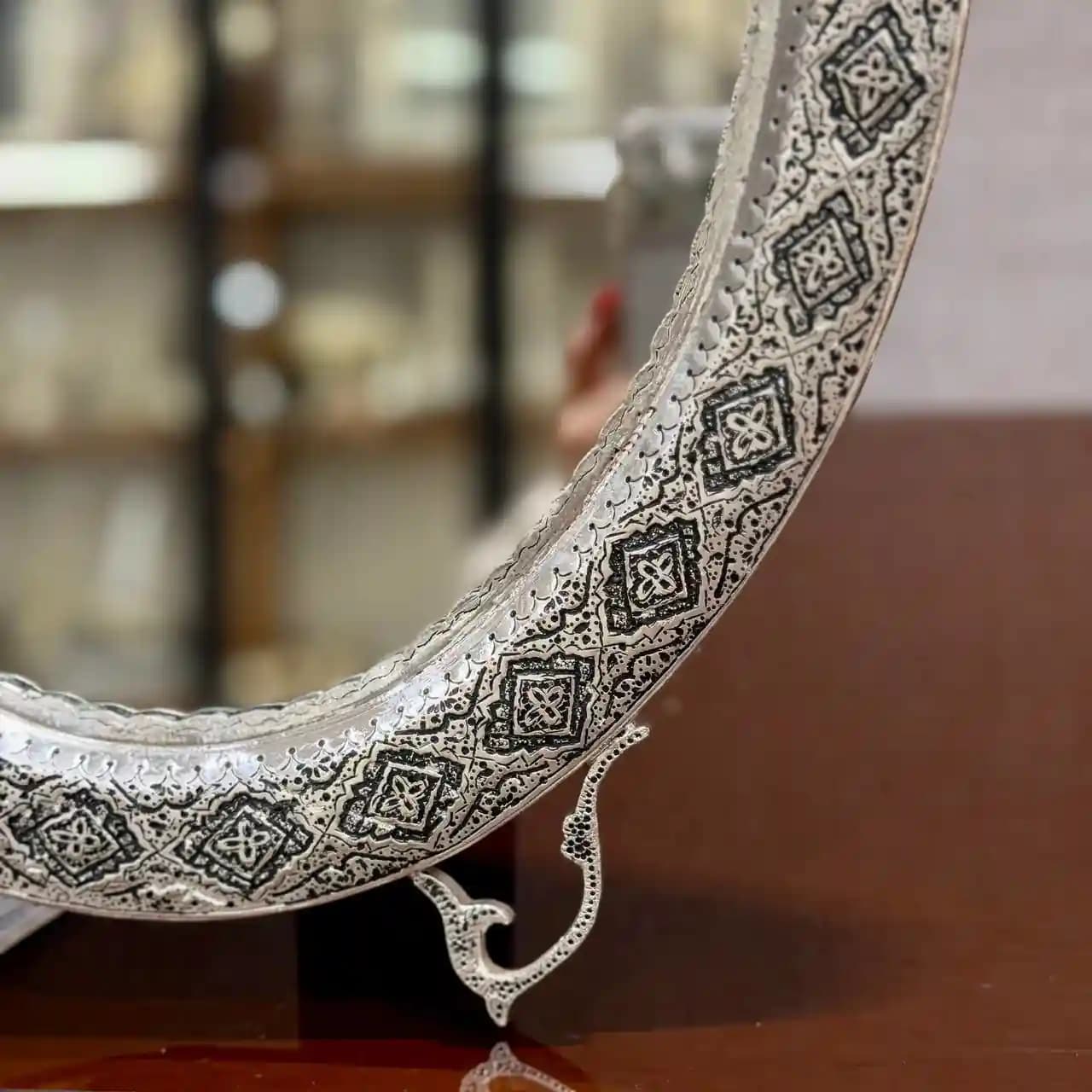 ست آینه بیضی و شمعدان پایه کوتاه قلم اسلیمی — تصویر ۵
