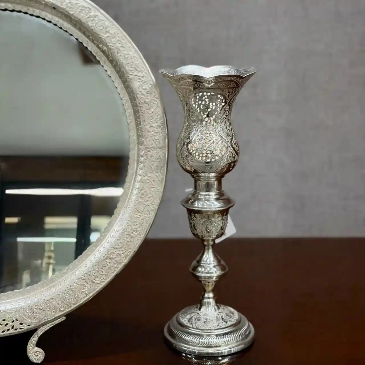 ست آینه گرد و شمعدان لاله قلم گل و مرغ — تصویر ۳