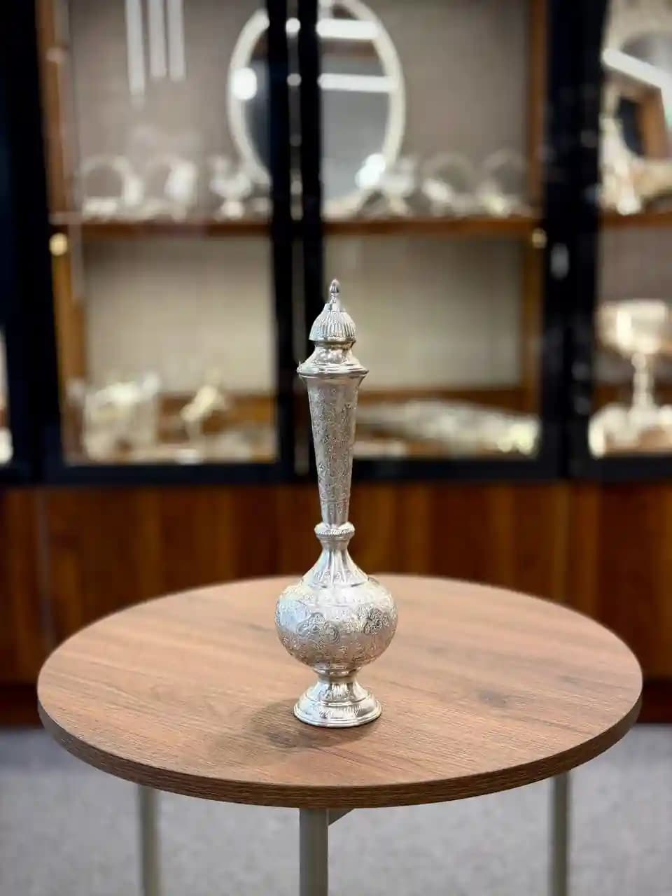 تنگ نقره قلم گل و مرغ درب دار — تصویر ۶