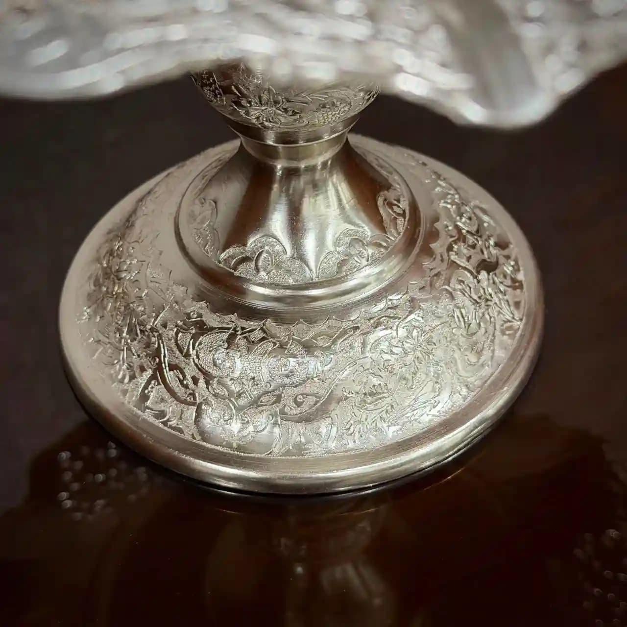 شیرینی خوری گرد پایه دار نقره قلم گل و مرغ — تصویر ۶