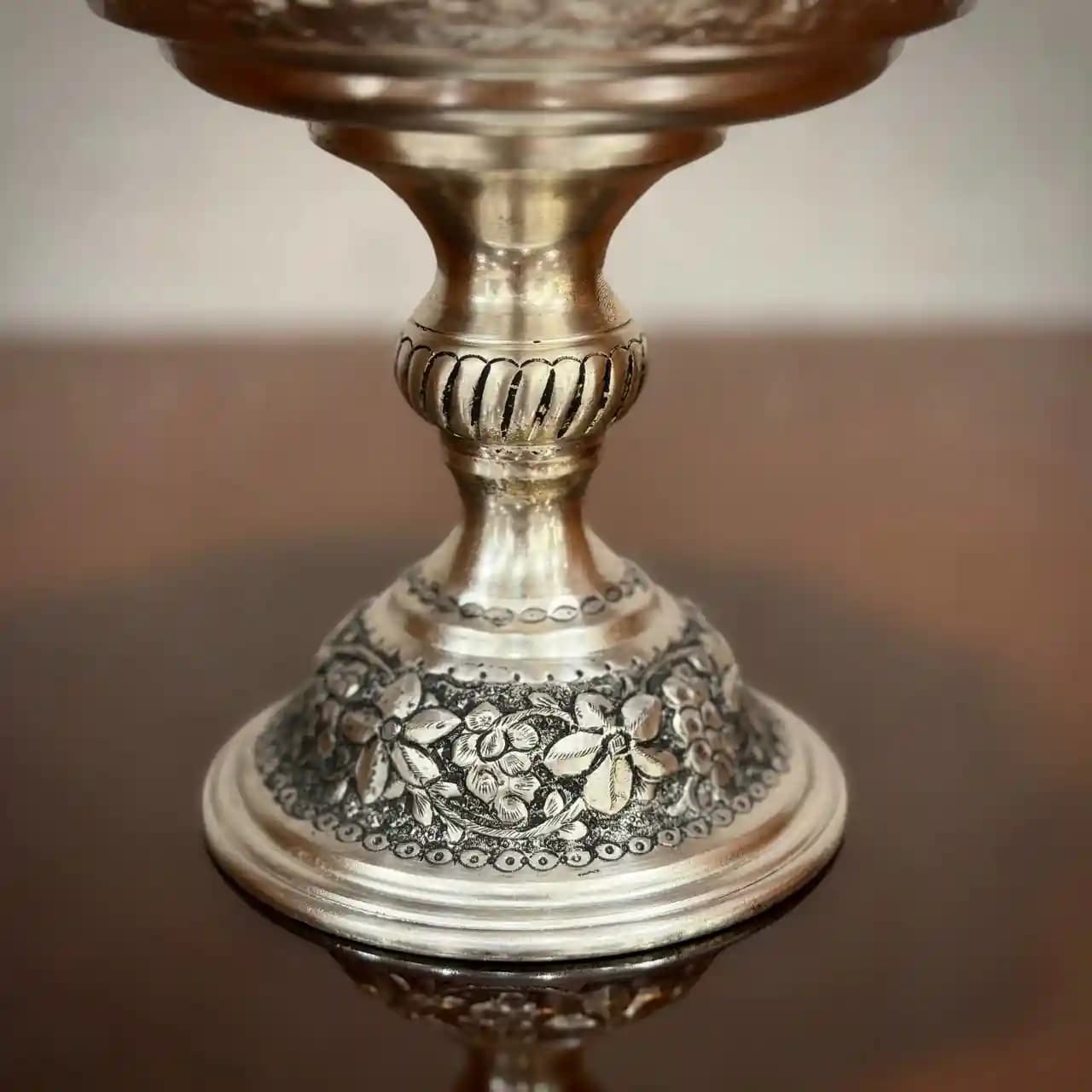شیرینی خوری نقره پایه دار قلم گل برجسته — تصویر ۴
