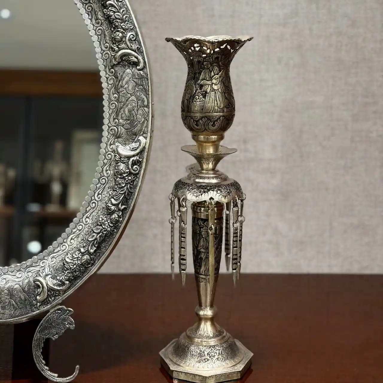 شمعدان نقره لاله آویزدار مینیاتور — تصویر ۳