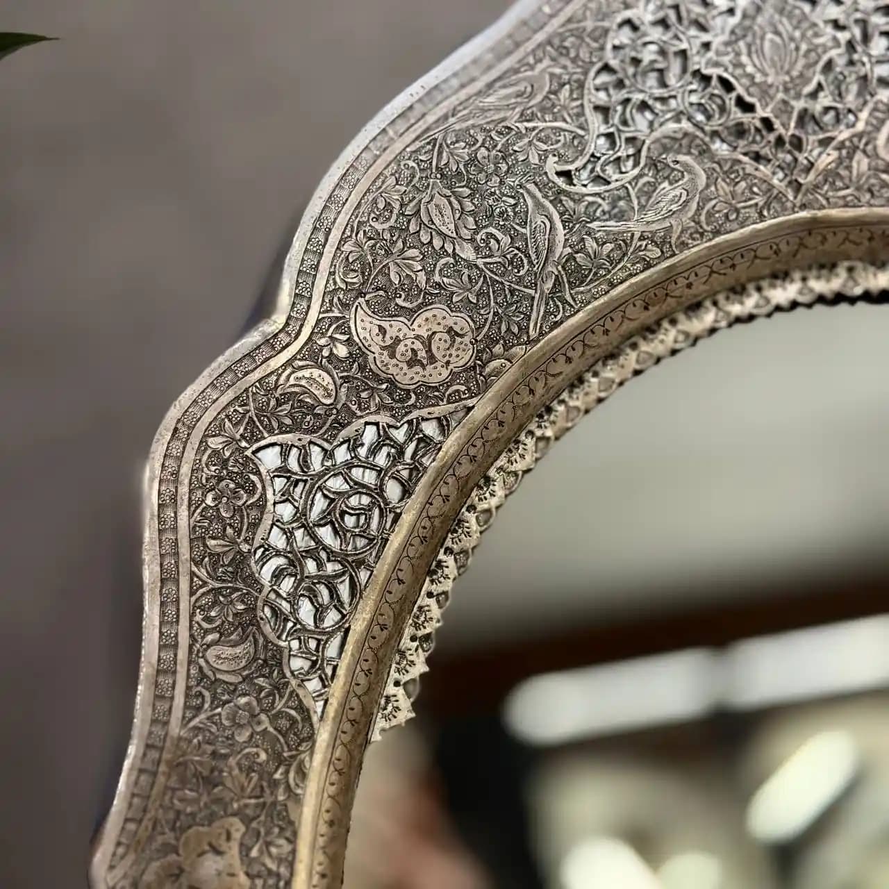 آینه بیضی نقره گل و مرغ مشبک اعلا — تصویر ۶