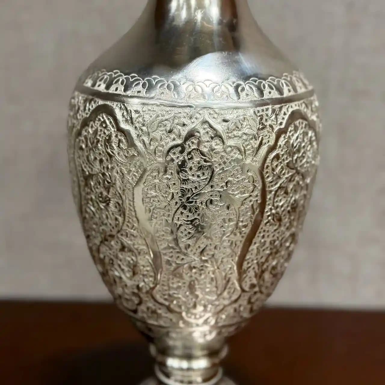 گلدان نقره شکم دار قلم گل و مرغ — تصویر ۳
