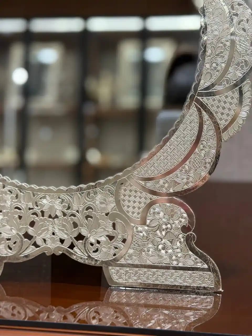 آینه نقره گرد قلم تبریز — تصویر ۴