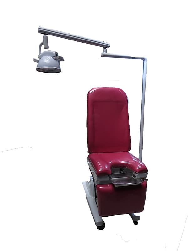 تخت ژنیکولوژی سه موتوره به همراه چراغ معاینه