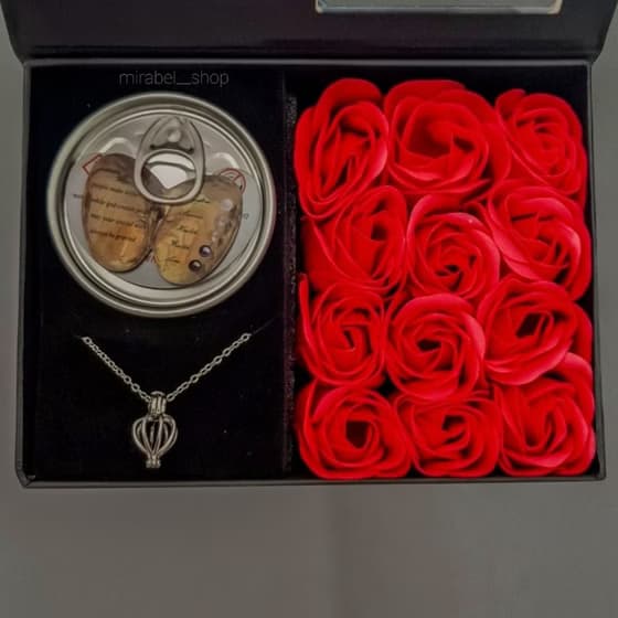 گردنبند مروارید عشق با باکس گل — تصویر ۲