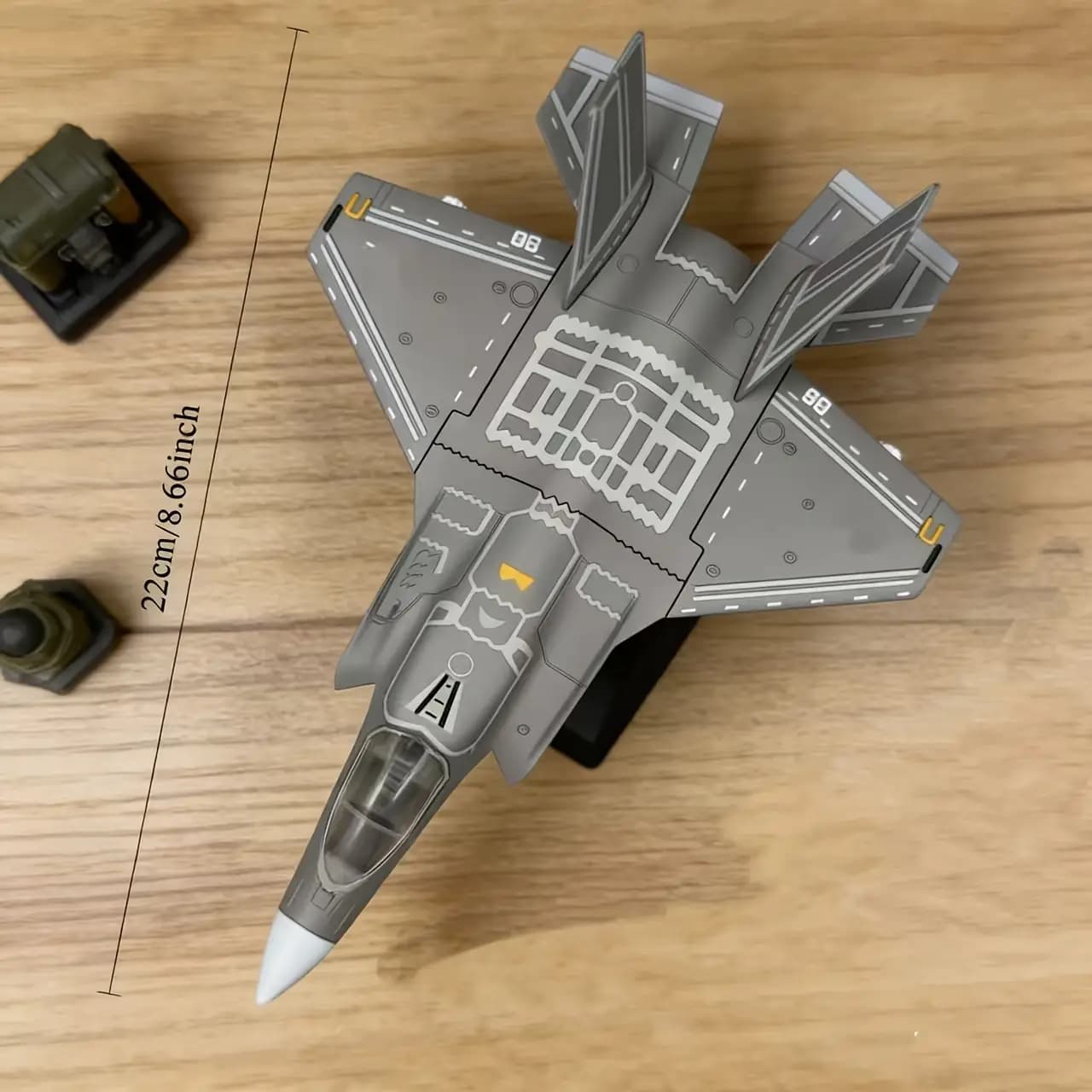 ماکت پلاستیکی هواپیمای F-35 مقیاس ۱:۷۲ — تصویر ۵