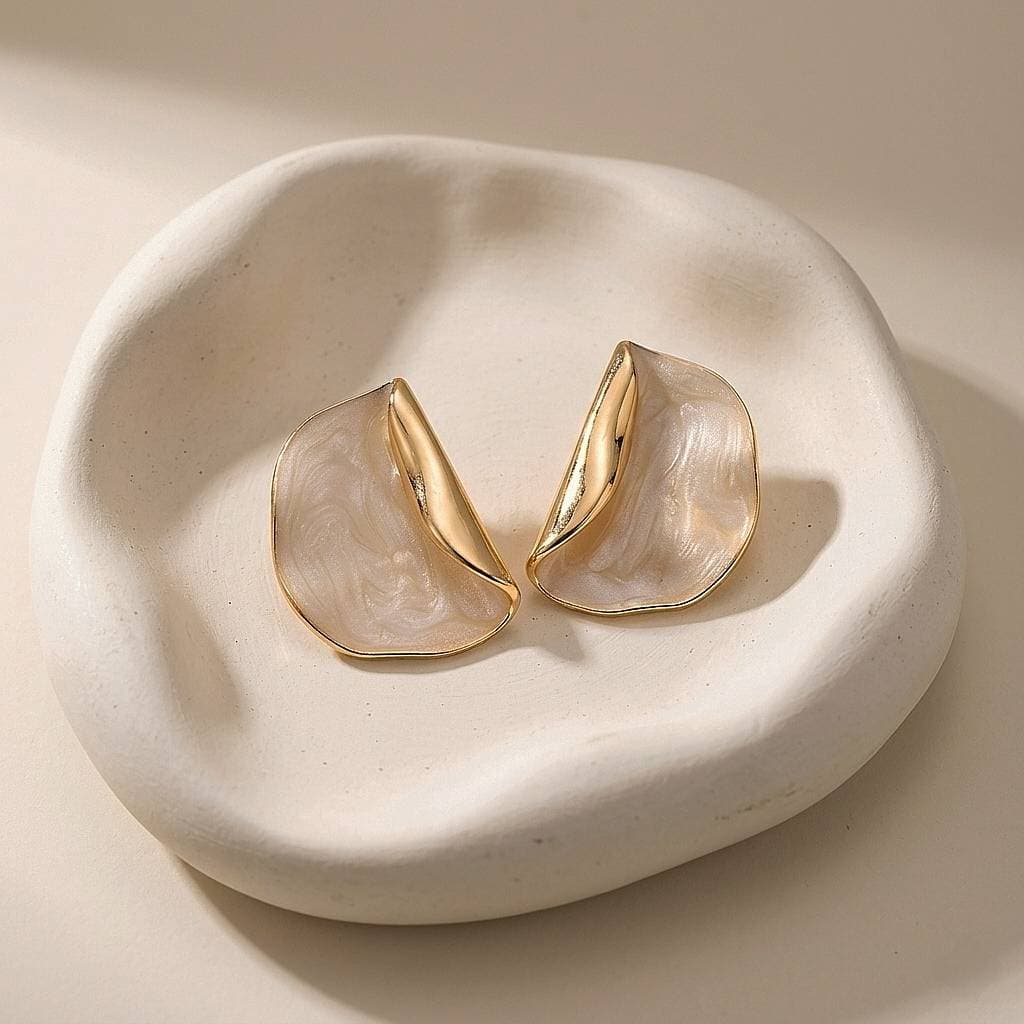 گوشواره میخی مدل «صدف مواج»