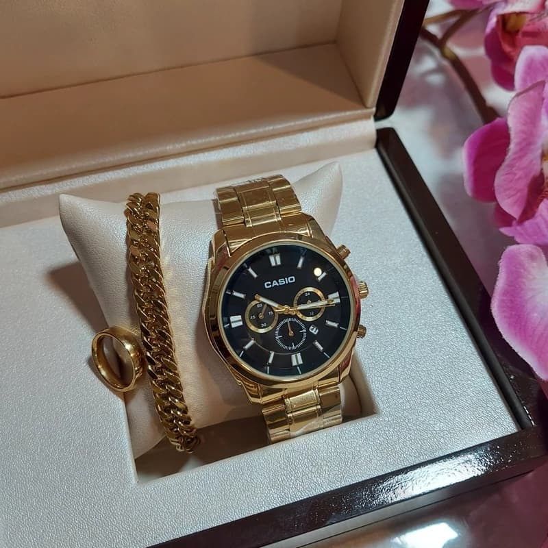 ساعت مچی مردانه کاسیو Casio طرح سه موتور طلایی همراه دستبند کارتیر و حلقه رینگ — تصویر ۳