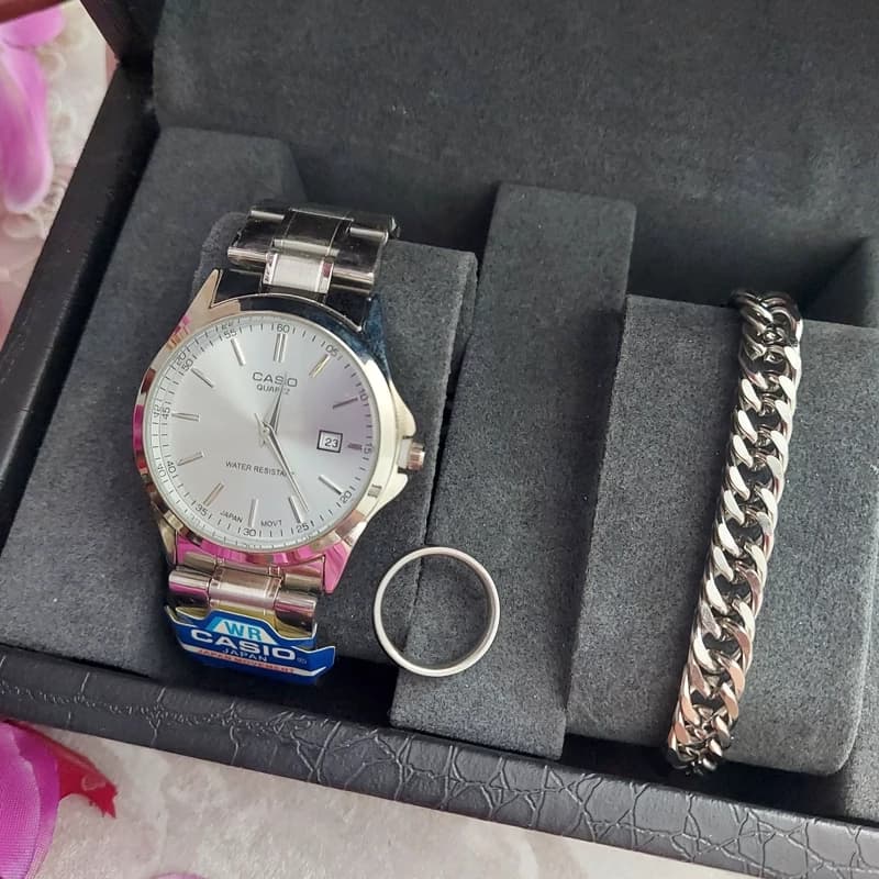 ساعت مردانه کاسیو Casio همراه دستبند کارتیر و حلقه رینگ — تصویر ۵