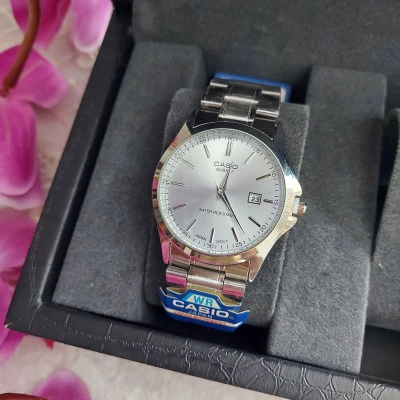 ساعت مردانه کاسیو Casio همراه دستبند کارتیر و حلقه رینگ — تصویر ۳