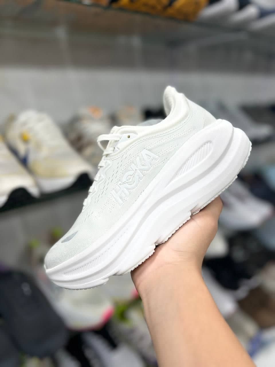 کتونی روزمره فری استایل زیبا Hoka Bondi 8