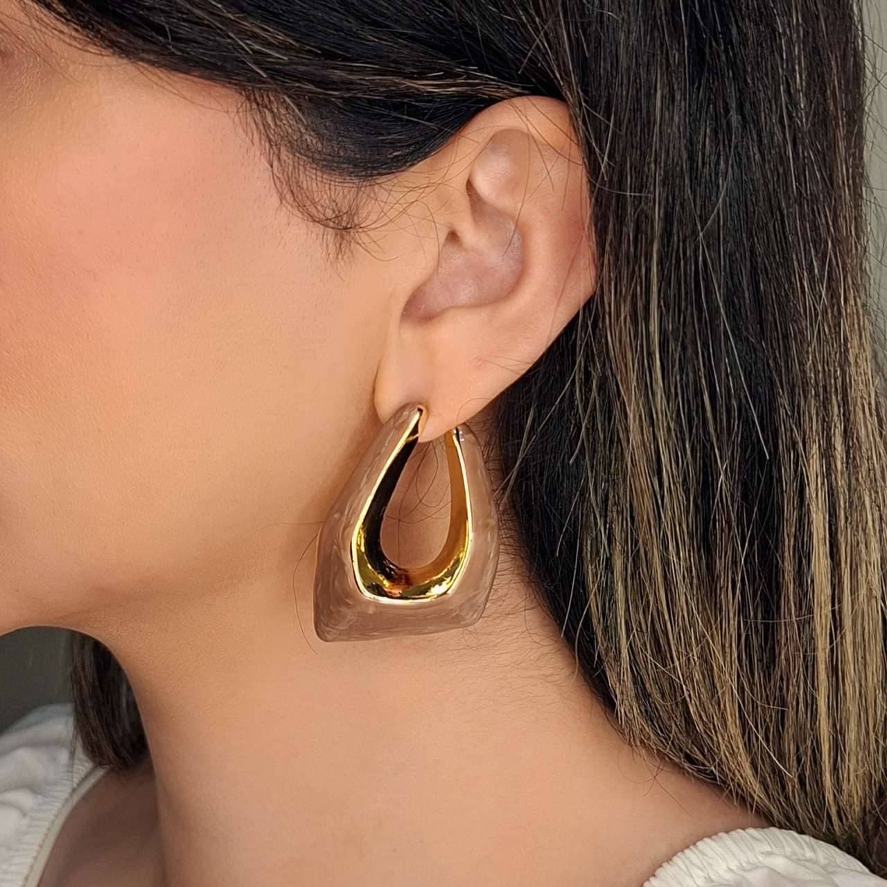 گوشواره اشکی طلایی طرح مرمر نود — تصویر ۲