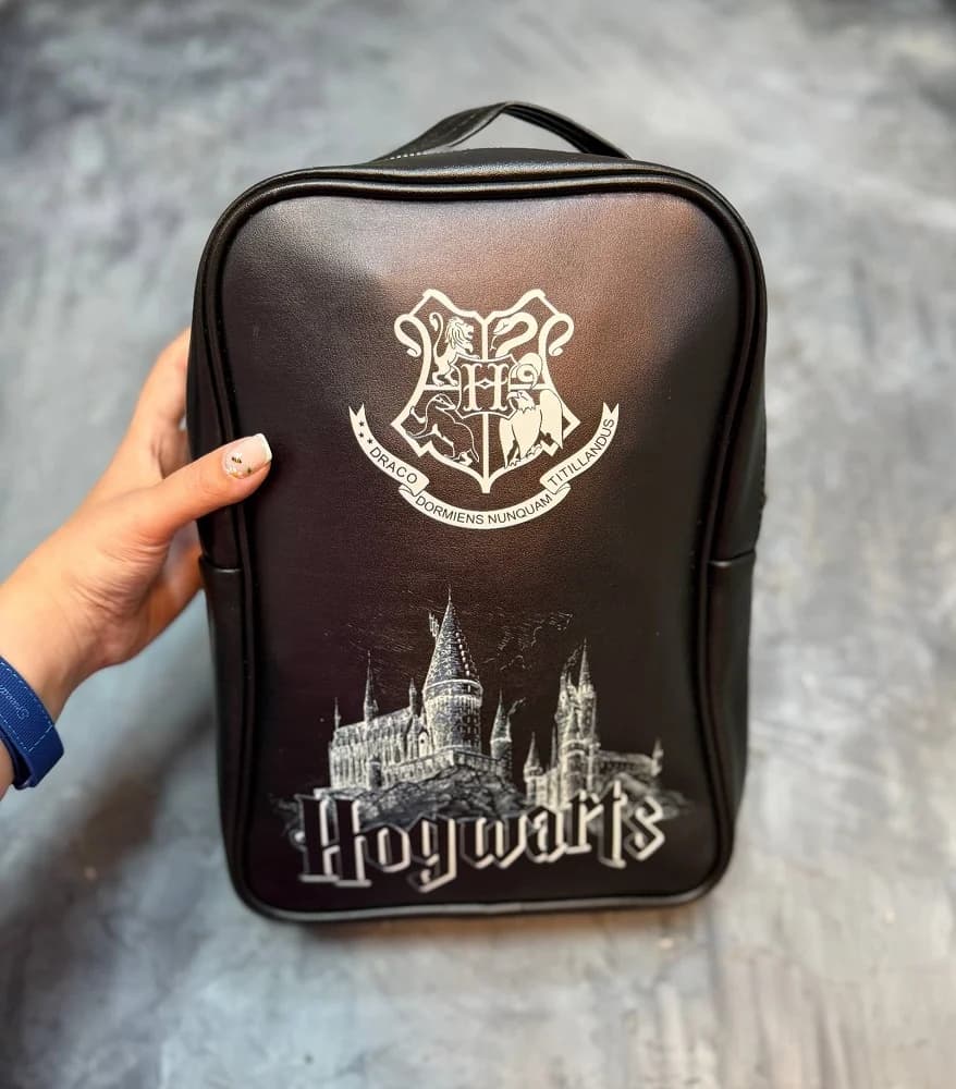 کوله پشتی چرمی طرح هری پاتر و هاگوارتز (Harry Potter – Hogwarts) — تصویر ۳