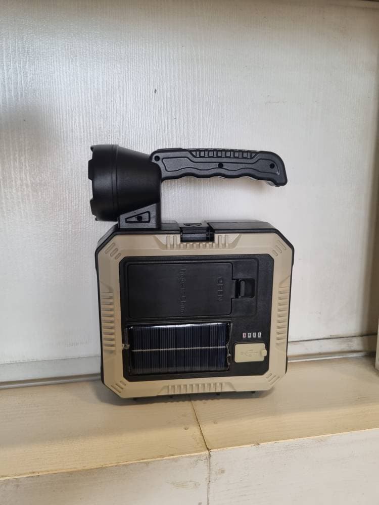 چراغ قوه و پروژکتور خورشیدی SOLAR | چندکاره و قابل حمل — تصویر ۳