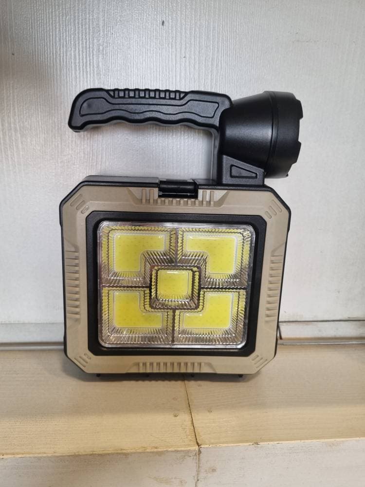 چراغ قوه و پروژکتور خورشیدی SOLAR | چندکاره و قابل حمل — تصویر ۲