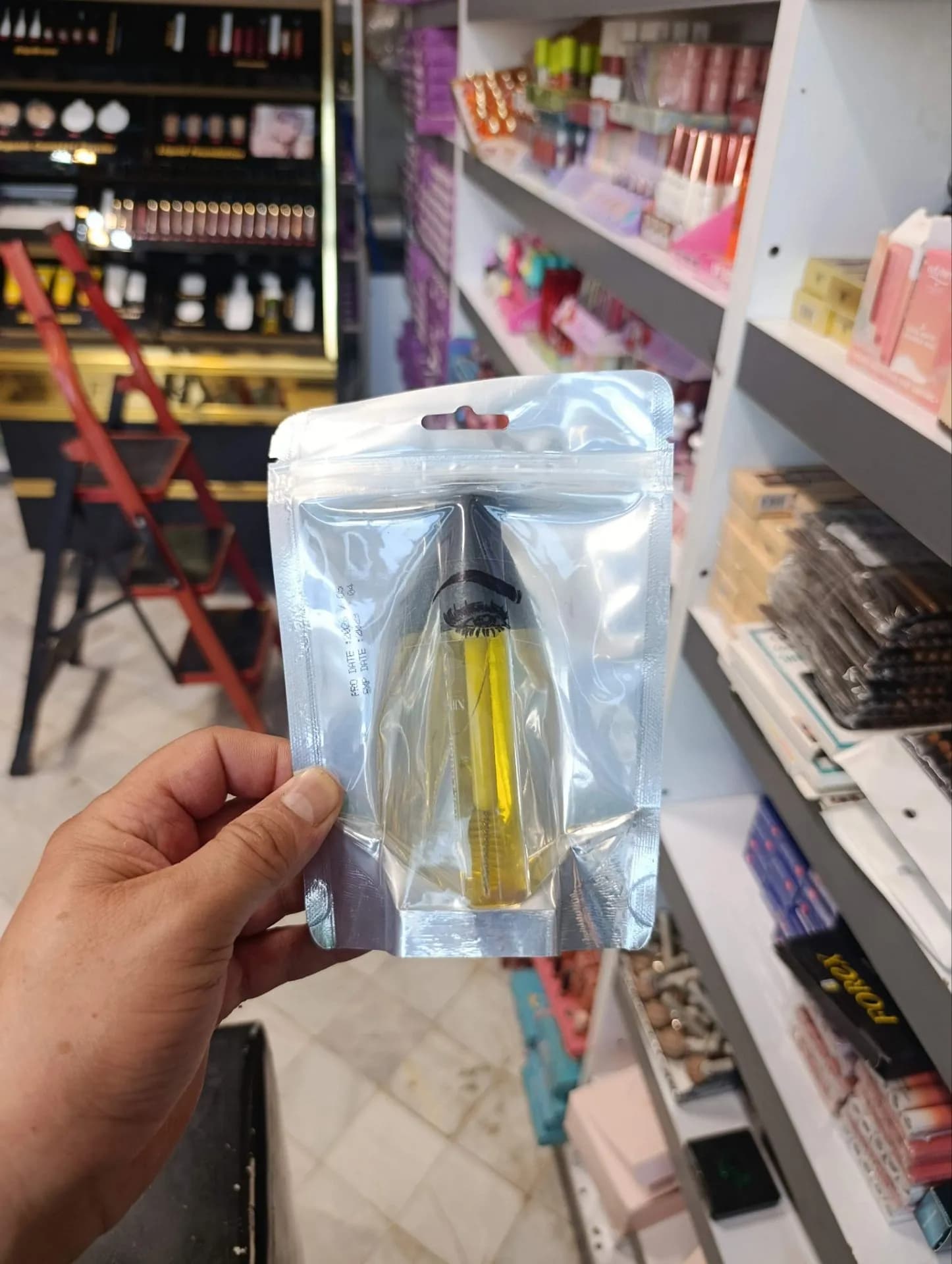 تقویت مژه هلوشن