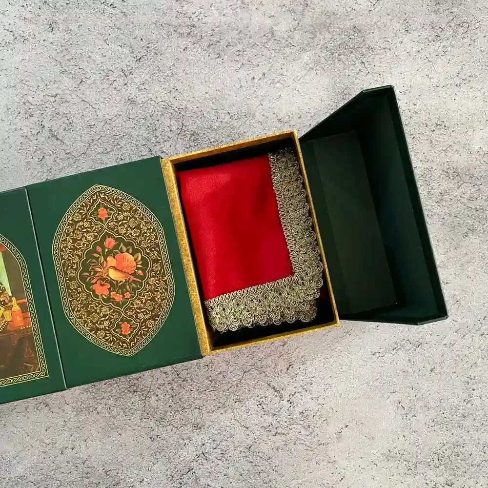 پک هدیه فال زمان شامل دیوان حافظ، ساعت آنتیک و رومیزی مخمل — تصویر ۵