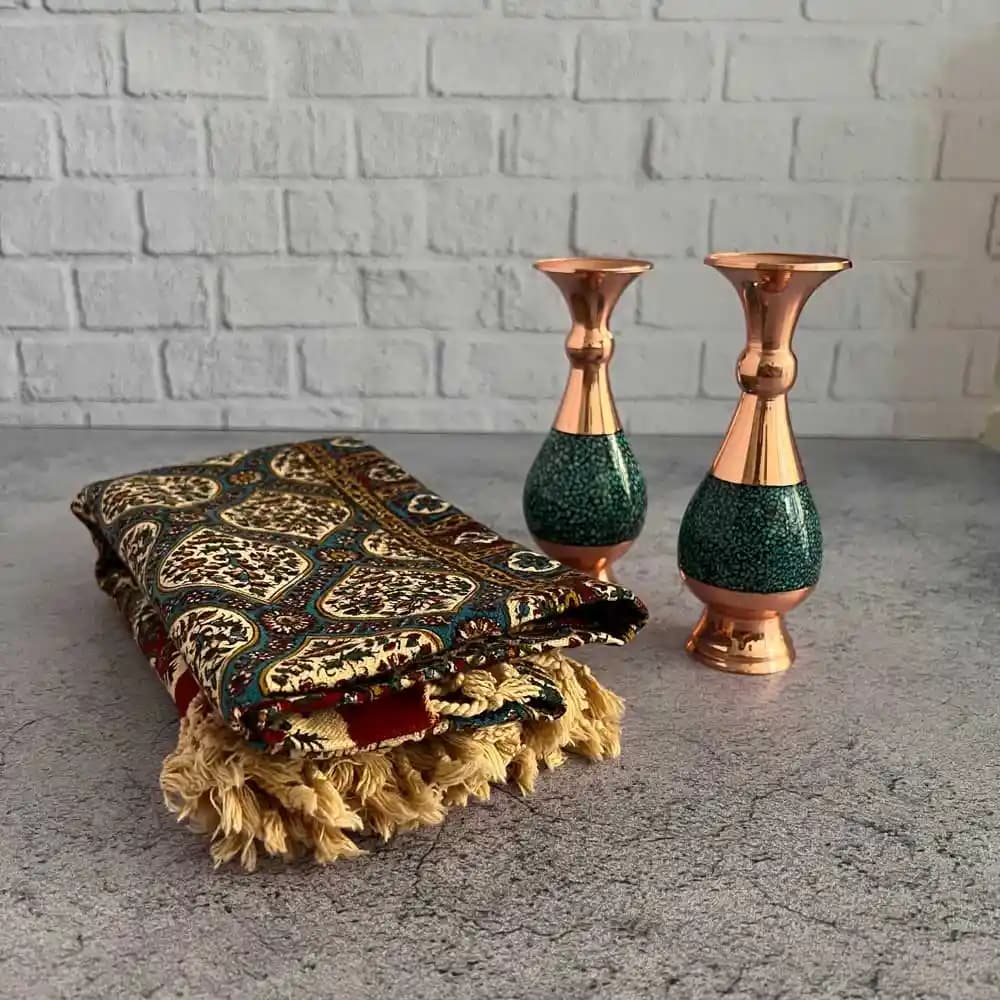 پک جفت گلدان فیروزه کوبی و رومیزی قلمکار — تصویر ۴